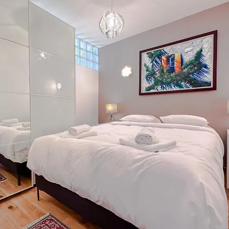 Apartment Pradignac - Beautiful 2 Bedroom Center Of *